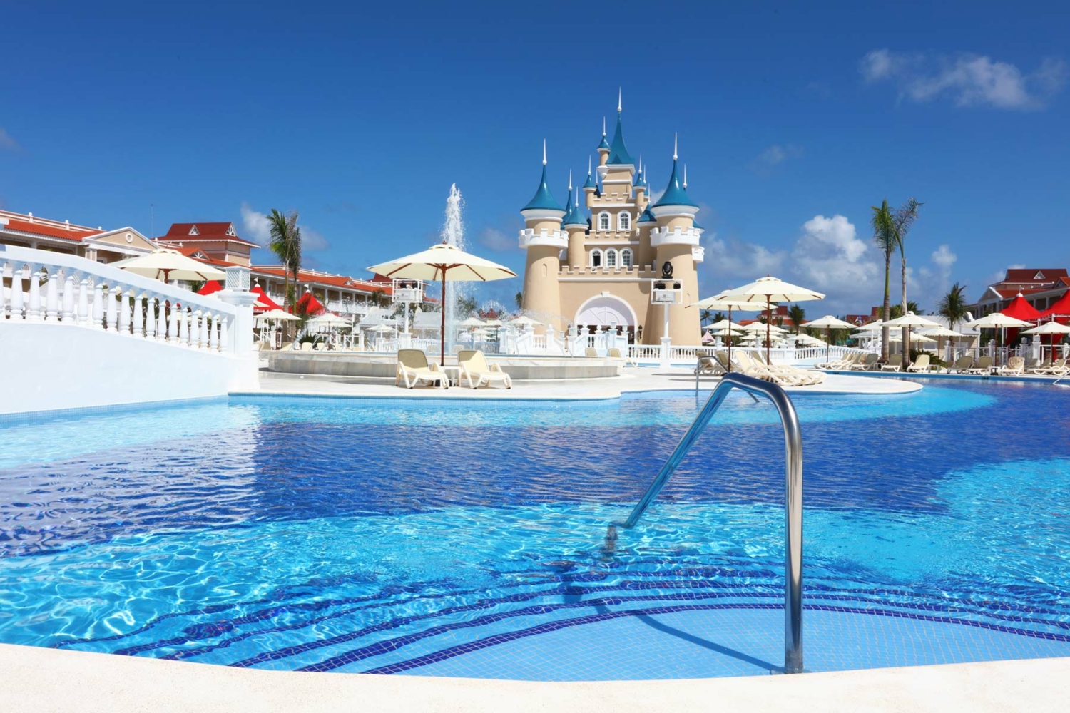 paquetes turisticos a bahia principe. opciones de vuelos y alojamientos exclusivos