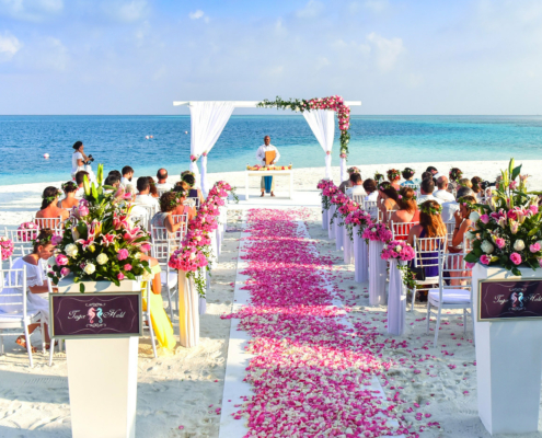 boda en la playa que puede ser realizada gracias a nuestros paquetes turisticos exclusivos